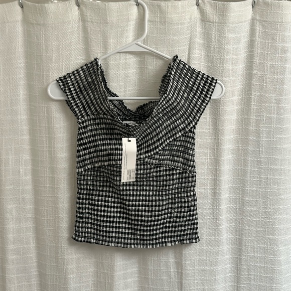 Runched/ Off Shoulder Top - Picture 1 of 4